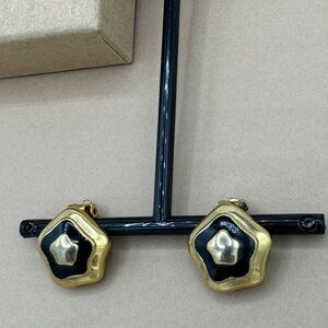 Vintage clip on earrings black and gold flower